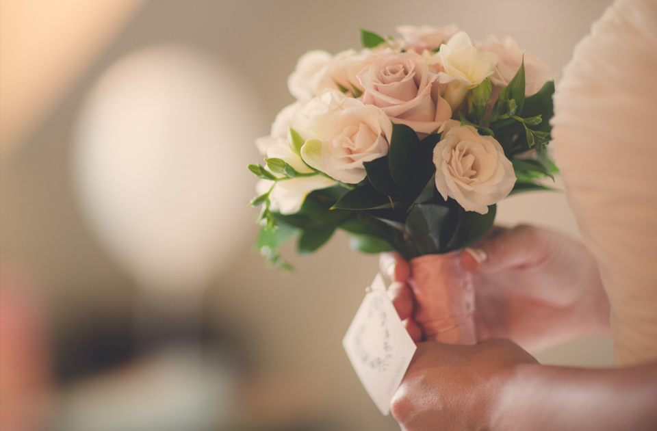 Stephanie Saunders Luxury Floral Design, Lucinda and Stuart's wedding, Belinda McCarthy, Hare and Hounds Tetbury