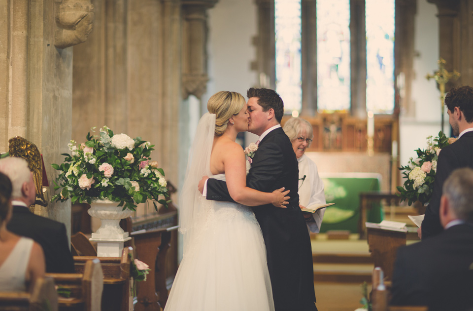 Stephanie Saunders Luxury Floral Design, Lucinda and Stuart's wedding, Belinda McCarthy, Hare and Hounds Tetbury