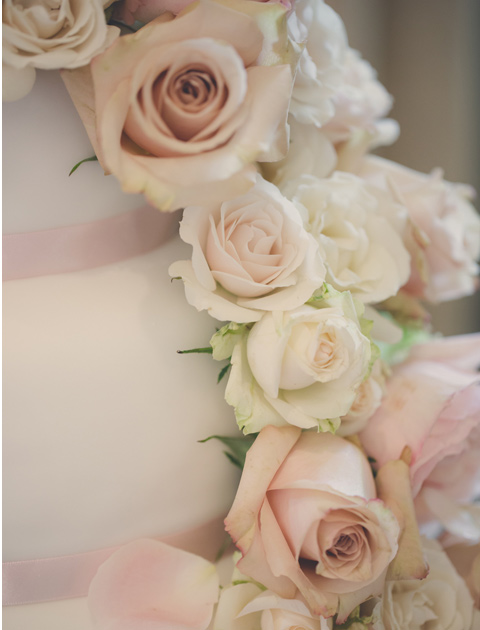 Stephanie Saunders Luxury Floral Design, Lucinda and Stuart's wedding, Belinda McCarthy, Hare and Hounds Tetbury